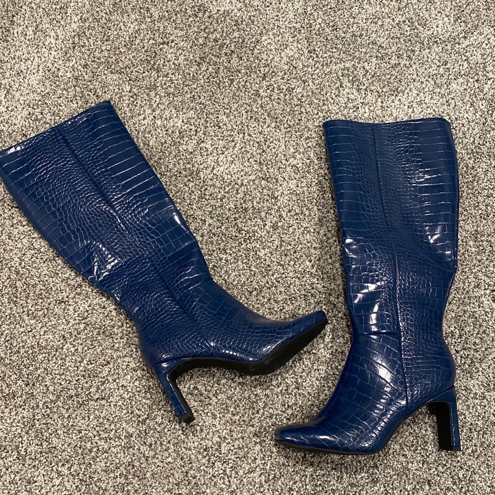 NEVER WORN Blue Snakeskin Knee High Boots